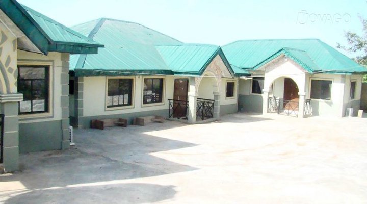 Favourite Guest House & Suites
