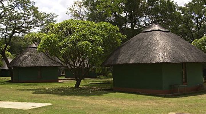 Victoria Falls Restcamp & Lodge