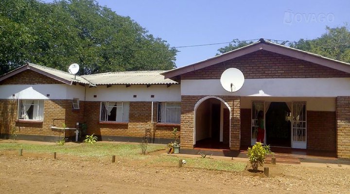 Kulula Lodge With Bowhunt Safaris- Victoria Falls