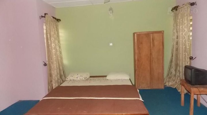 Paramount Peace Hotel