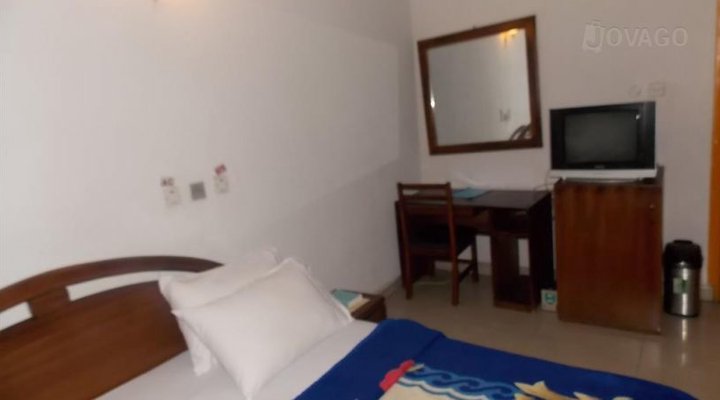 Creme Suites & Hotel