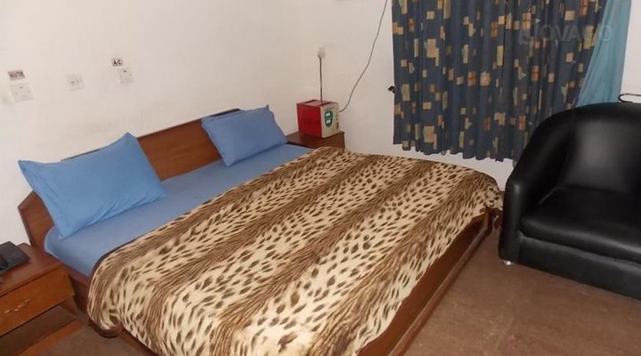 Creme Suites & Hotel