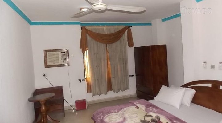 Creme Suites & Hotel