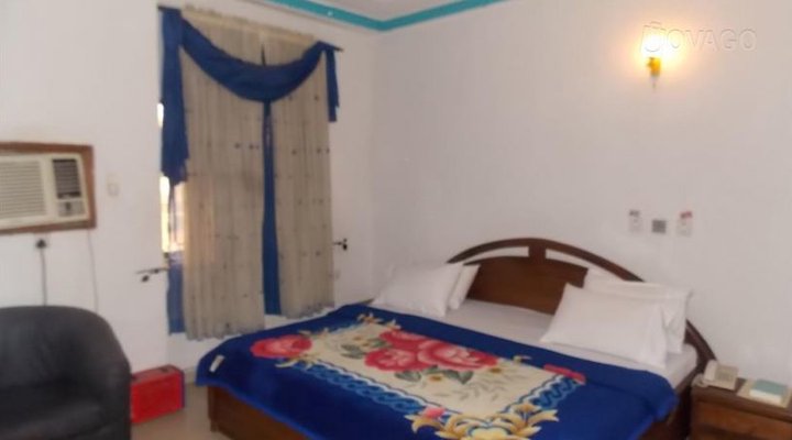 Creme Suites & Hotel