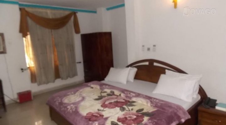 Creme Suites & Hotel