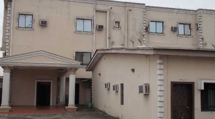 Creme Suites & Hotel