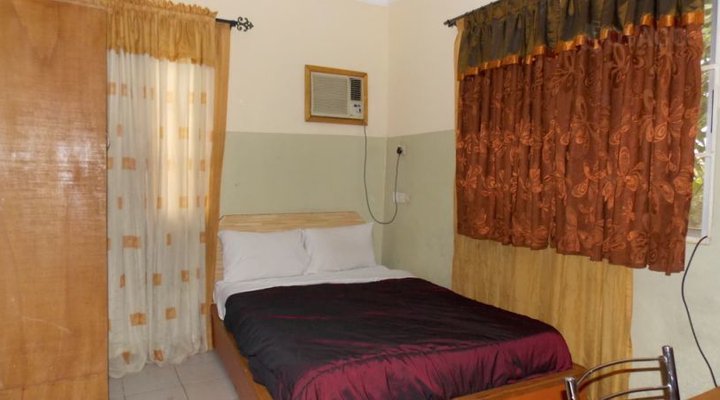 Daniels Court Hotel & Resort