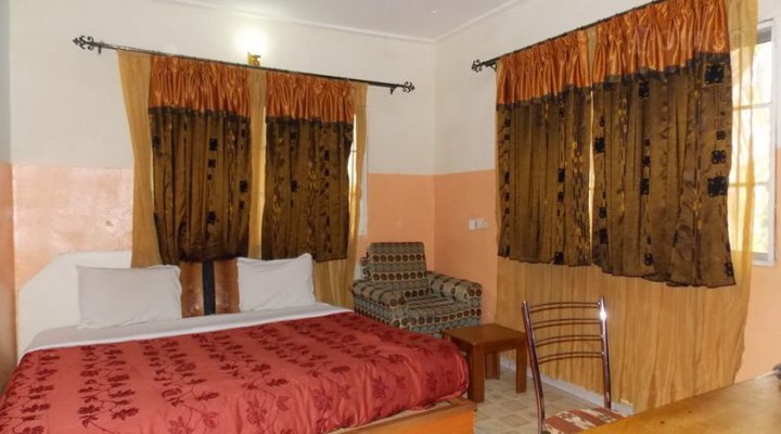 Daniels Court Hotel & Resort