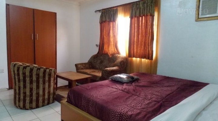 Daniels Court Hotel & Resort