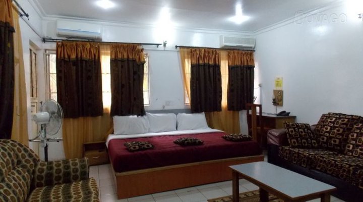 Daniels Court Hotel & Resort