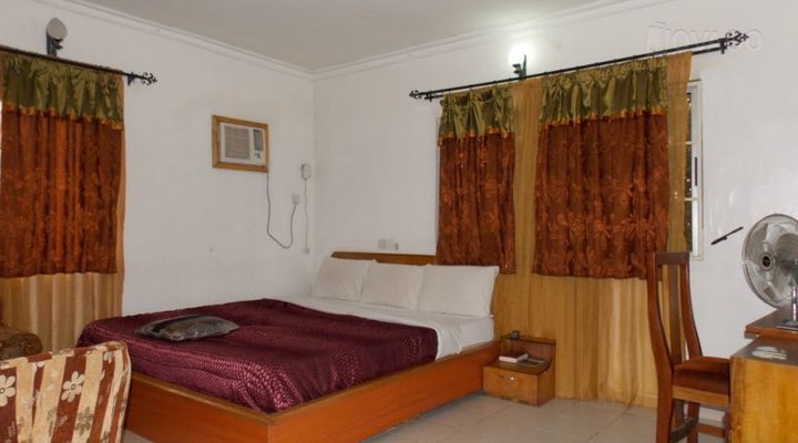Daniels Court Hotel & Resort