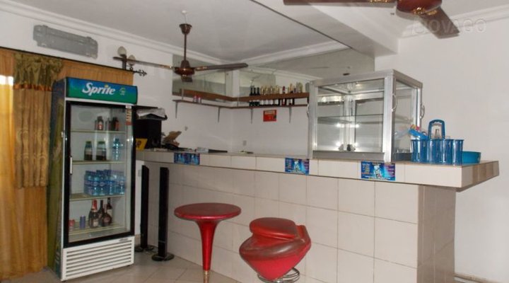 Daniels Court Hotel & Resort