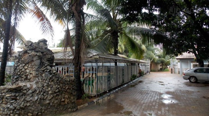 Daniels Court Hotel & Resort