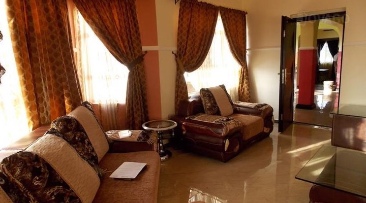 Deo Juvante Hotel & Suites