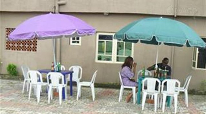 Peacock Hotel And Suites