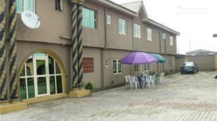 Peacock Hotel And Suites