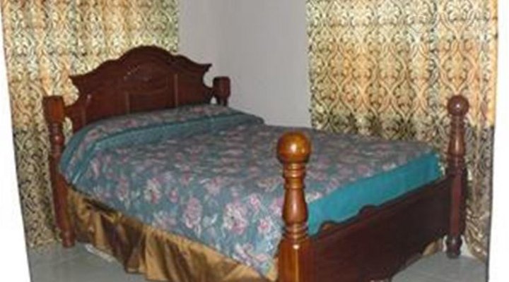 Peacock Hotel And Suites