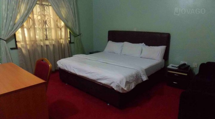 La Avril Hotel And Suites