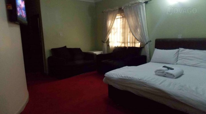 La Avril Hotel And Suites
