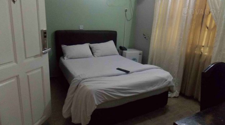 La Avril Hotel And Suites