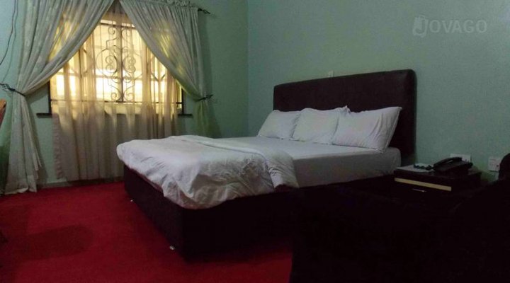 La Avril Hotel And Suites
