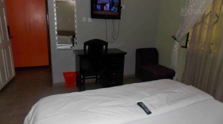 La Avril Hotel And Suites