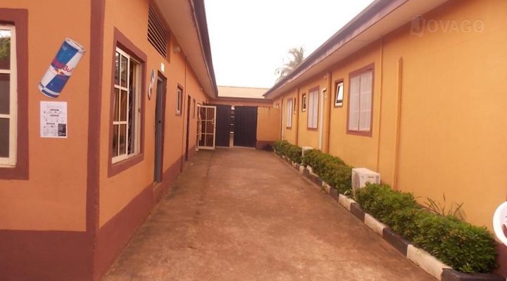 Ultimate Holiday Inn