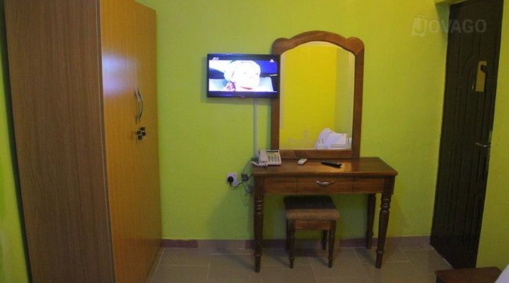 Brilliant Hotel and Suites