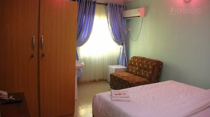 Brilliant Hotel and Suites