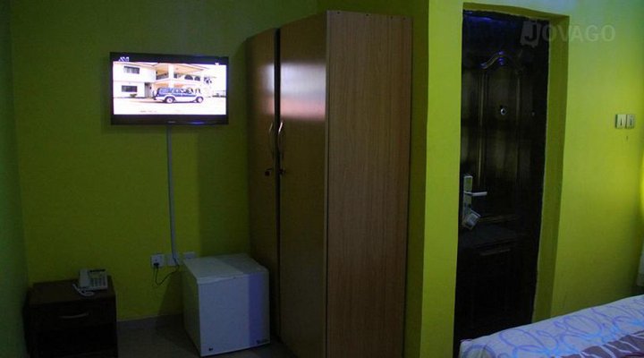 Brilliant Hotel and Suites