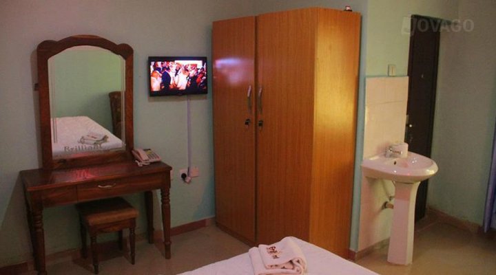 Brilliant Hotel and Suites