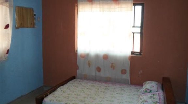 Derrick Lounge Hotel