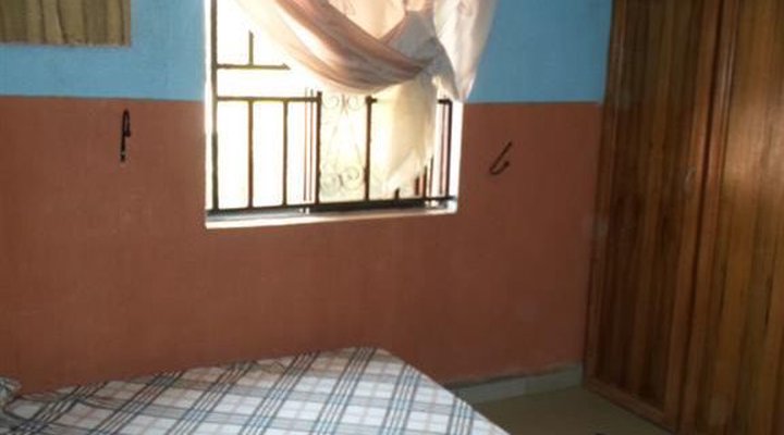 Derrick Lounge Hotel