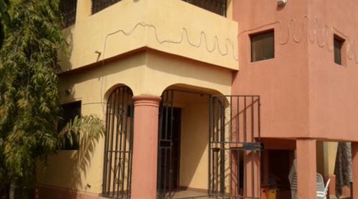 Derrick Lounge Hotel