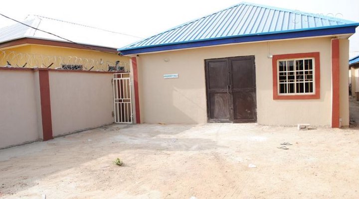 Vista Lounge & Suites