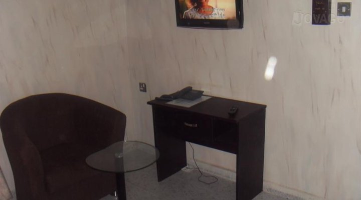 Vista Lounge & Suites