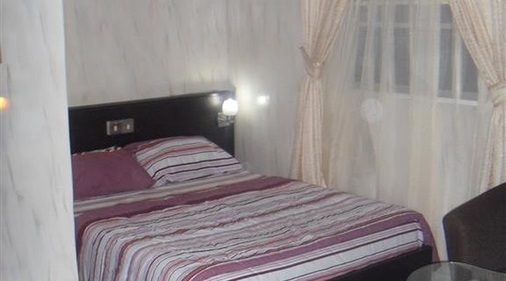 Vista Lounge & Suites