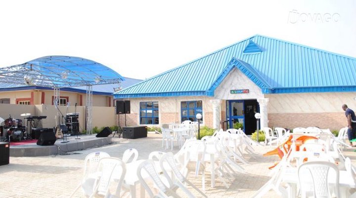 Vista Lounge & Suites