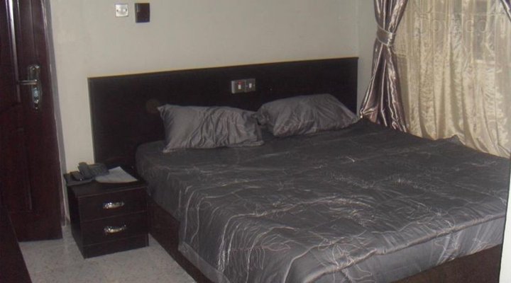 Vista Lounge & Suites