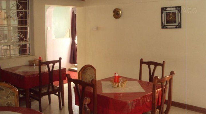 Ivys Inn & Guest House LTD