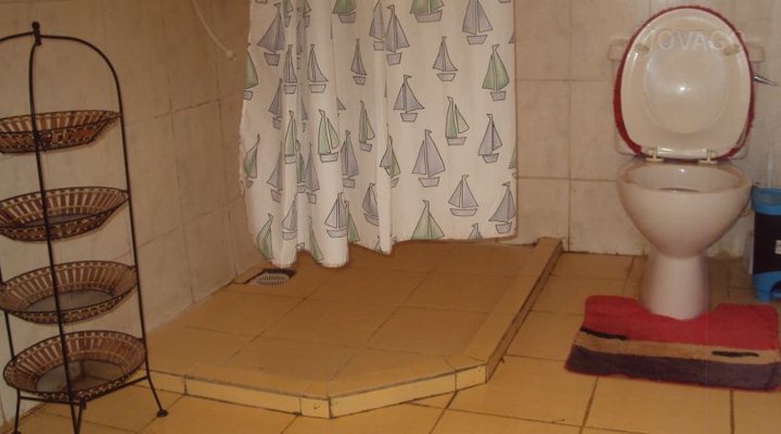 Ivys Inn & Guest House LTD