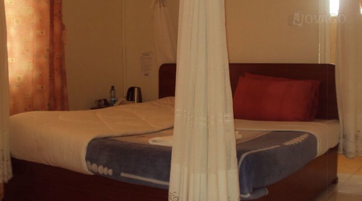 Ivys Inn & Guest House LTD
