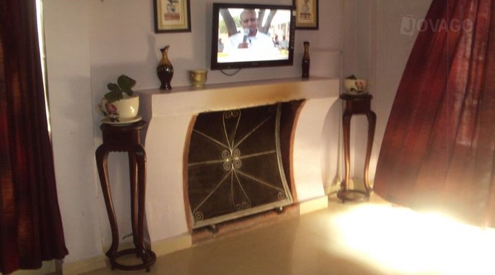 Ivys Inn & Guest House LTD