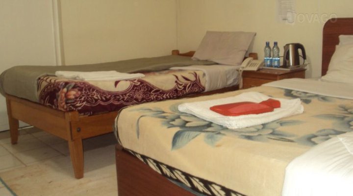Ivys Inn & Guest House LTD