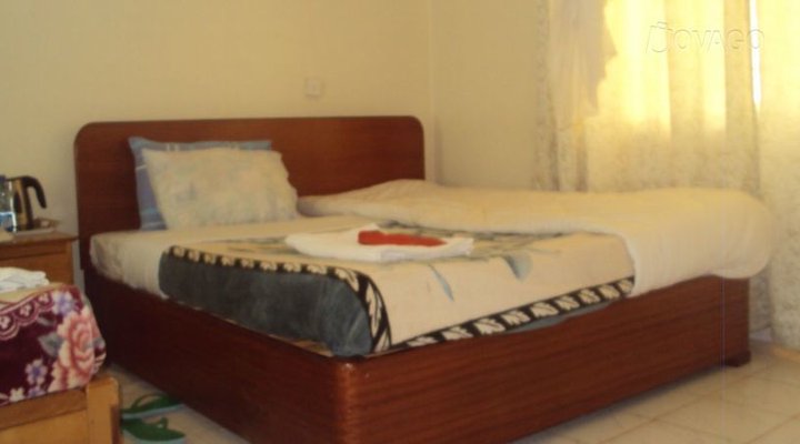 Ivys Inn & Guest House LTD