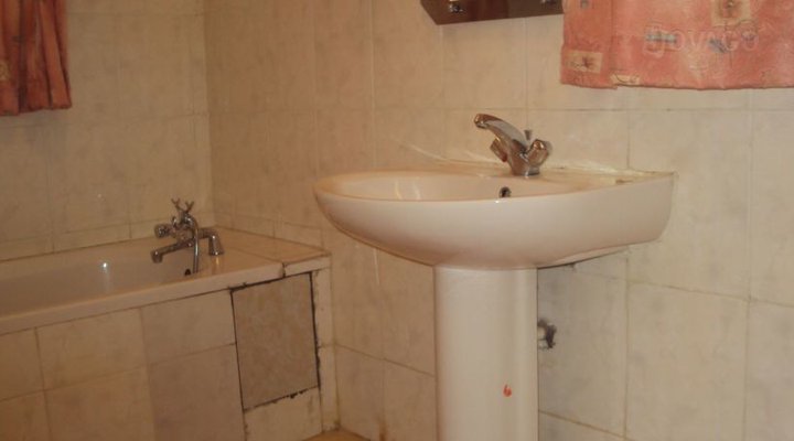 Ivys Inn & Guest House LTD