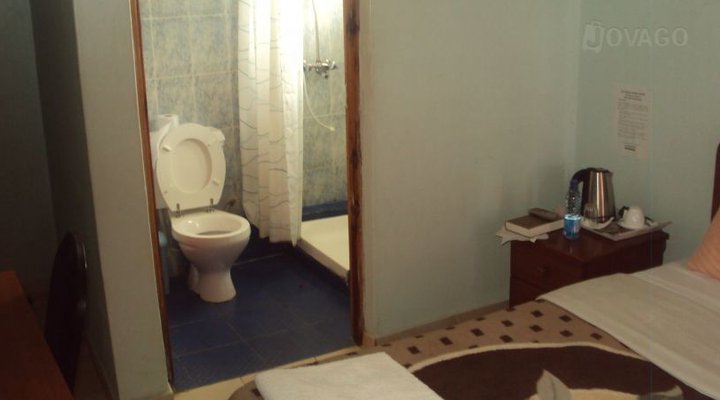 Ivys Inn & Guest House LTD