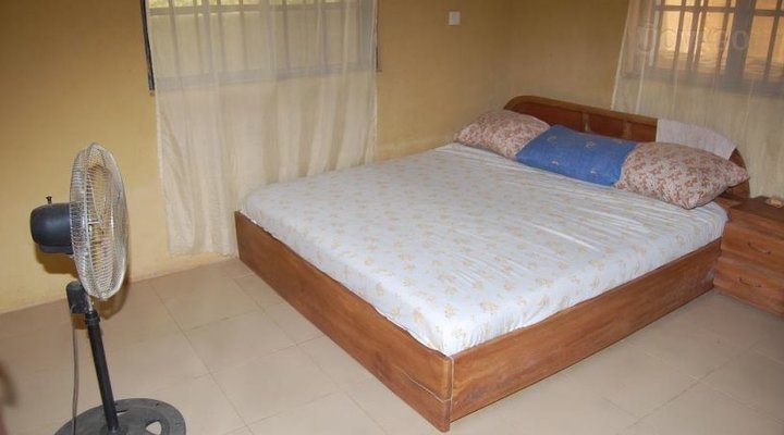 Iwelepe Kingdom Hotel