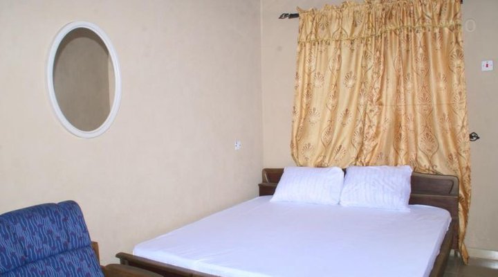 Garrett Hotel