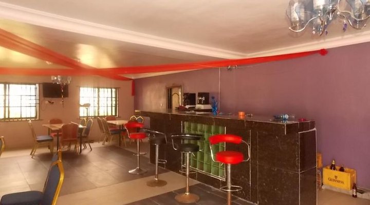 Bee Bee Magnificent Hotel 2